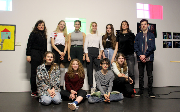Eine Fotoaufnahme einer Schülergruppe im Rahmen der Veranstaltung »Art im Puls«.