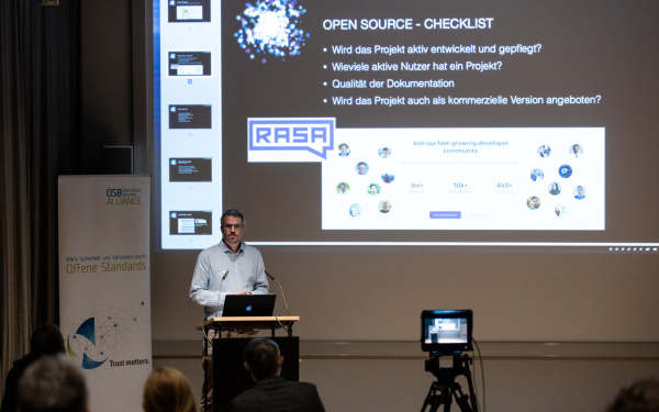Daniel Heiss beim OPEN! Round Table