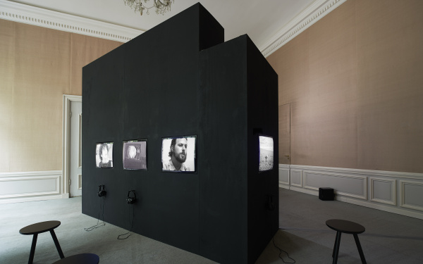 Blick in die Ausstellung Radical Software. The Raindance Foundation, Media Ecology and Video Art«, West, Den Haag,