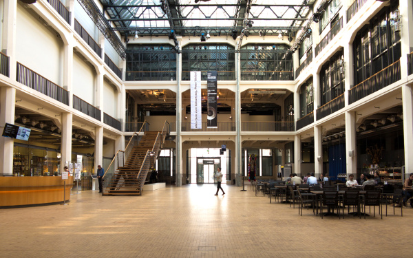 Das ZKM Foyer von unten