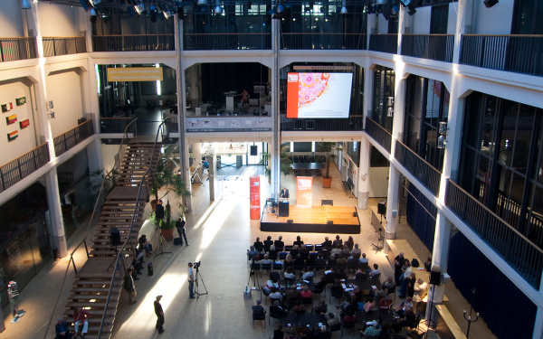 Reihenbestuhlung im ZKM Foyer