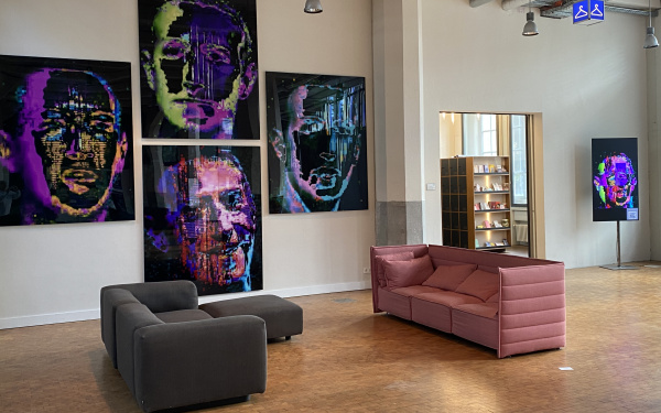 Zuck-Err-DNA Foyer