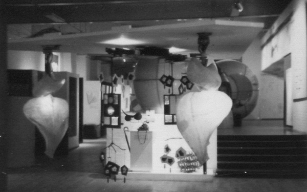 Das Kunstwerk Colloquy of Mobiles zur Ausstellung Cybernetic Serendipity, ICA London.