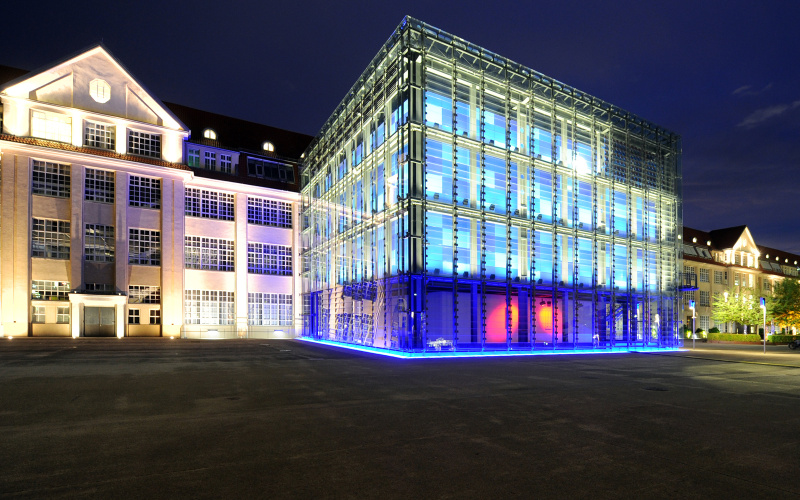Der ZKM_Kubus bei Nacht