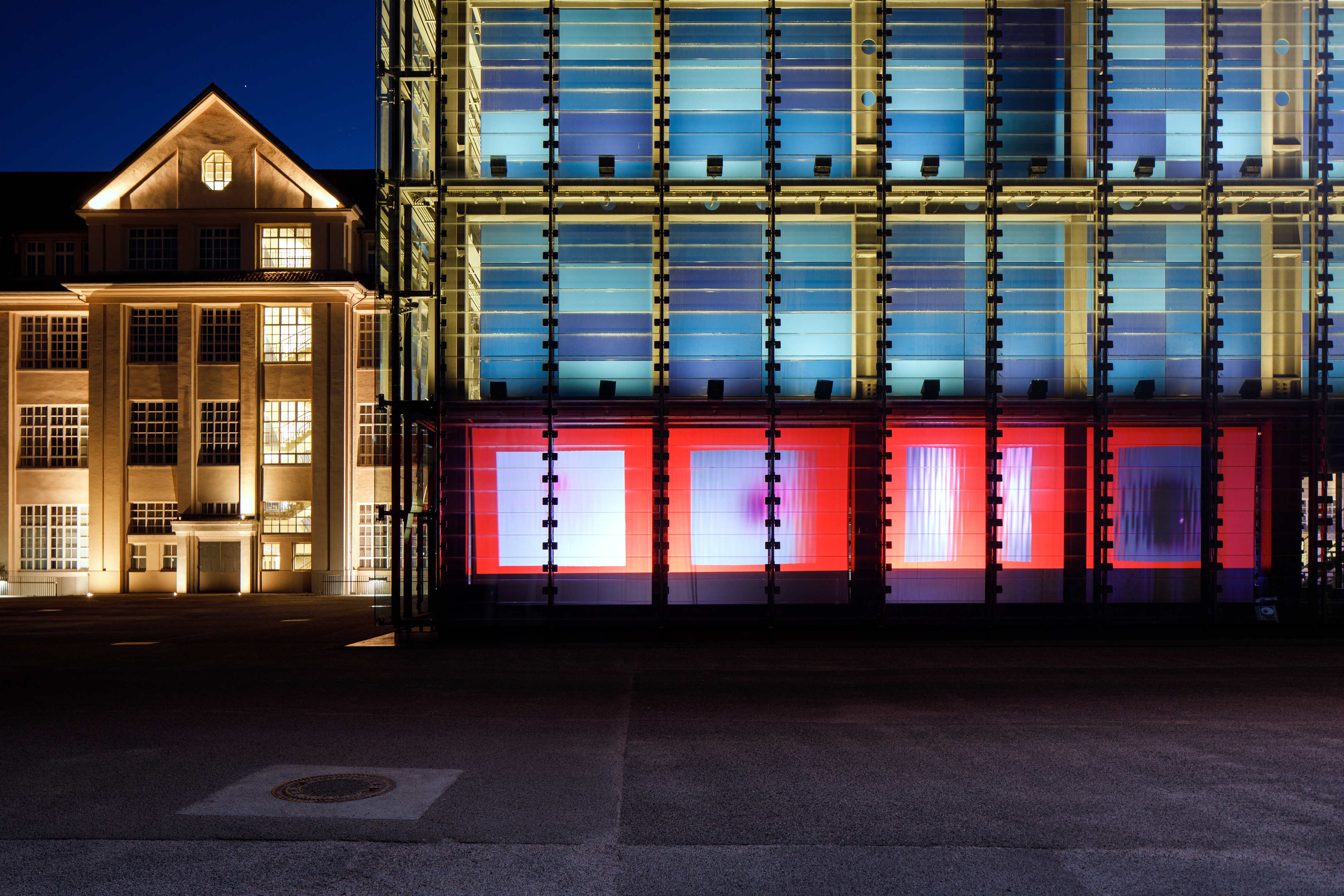 On display is the ZKM Subcubus with four projection surfaces on which colors oscillate.