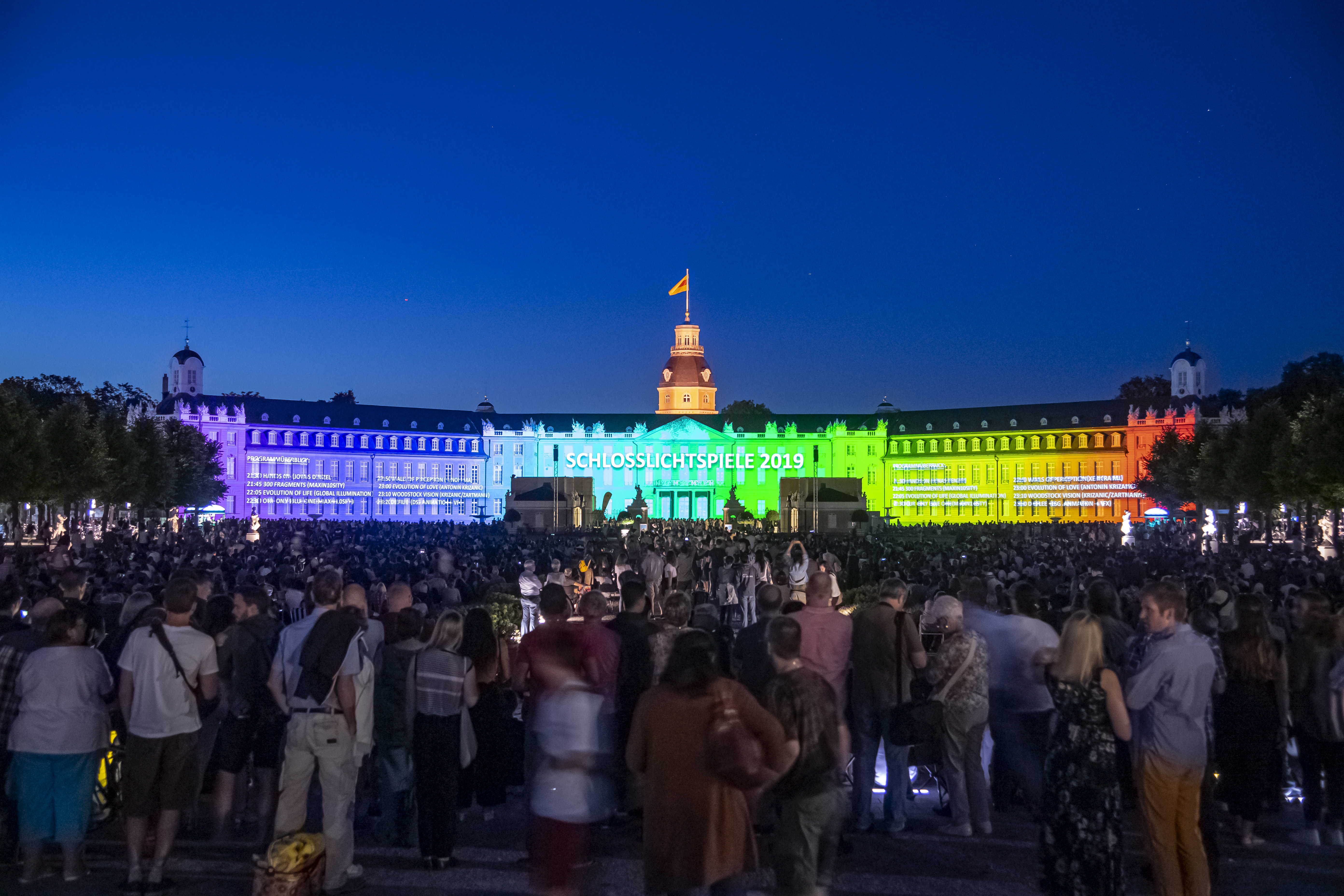 Das Foto zeigt den Eröffnungstitel der »SCHLOSSLICHTSPIELE 2019«