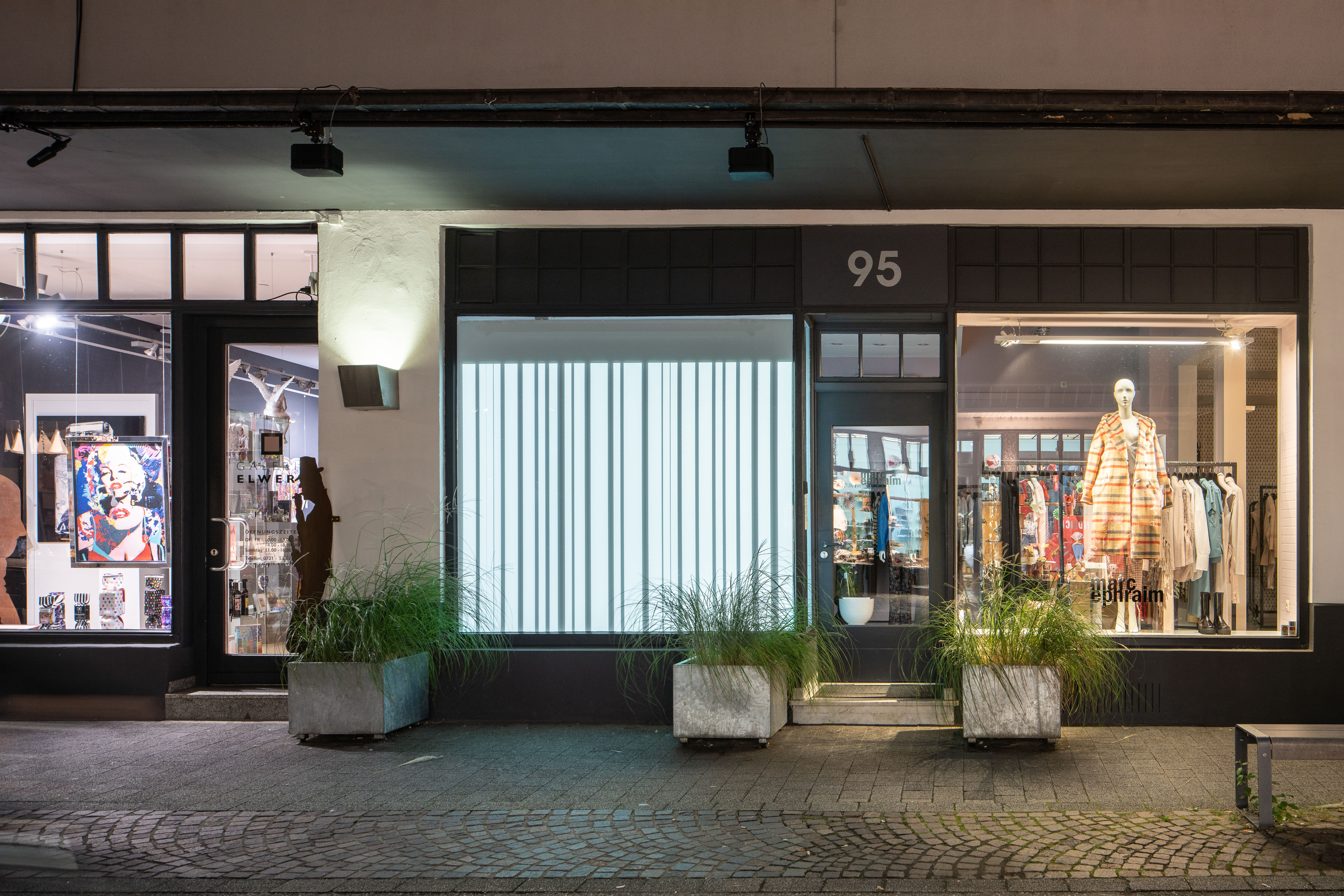 On display is a huge luminous canvas in the middle of the city of Karlsruhe, with changing vertical traces of shadow and light.