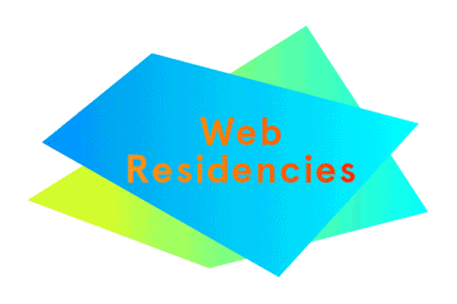 Farbenfrohe Dreiecke rotieren um den Schriftzug »Web Residencies«