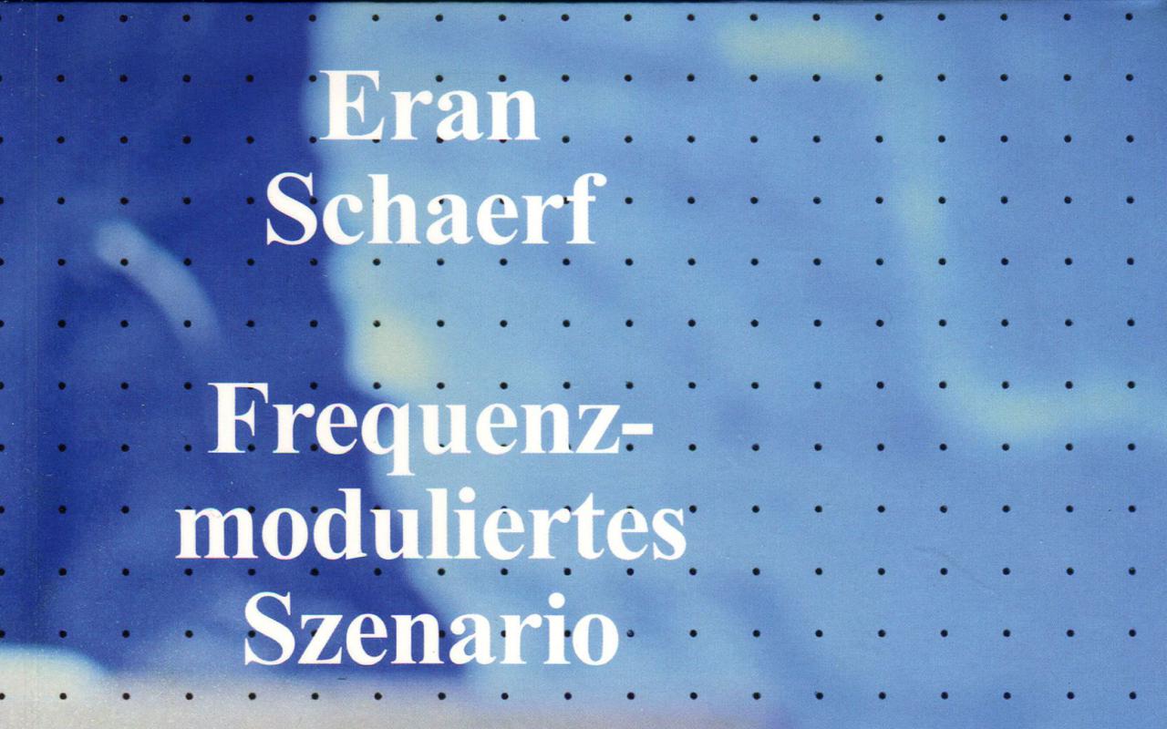 Cover of the publication »Frequenzmoduliertes Szenario«: black silhouette of three people against a blue background