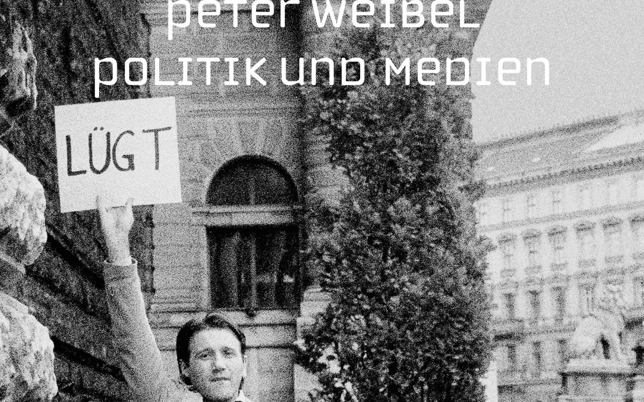 Cover der Publikation: hellgrau und Person (Peter Weibel) hält ein Schild mit der Aufschrift "lügt" vor einem Polizeirevier hoch
