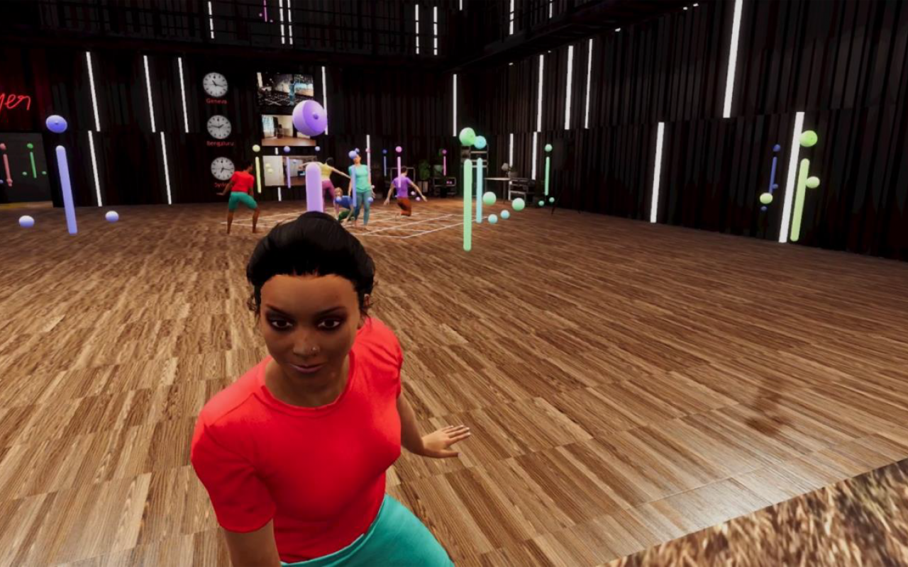 Eine virtuelle Tanzfläche, im Hintergrund tanzen virtuelle Menschen, im Vordergrund sitzt eine virtuelle Frau im roten T-Shirt