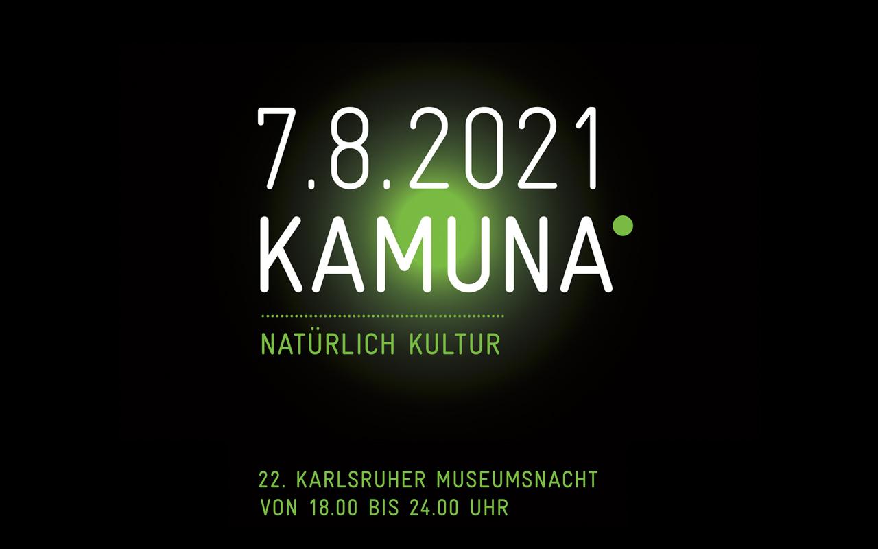 A Graphic with black background and white text »7.8.2021 KAMUNA Natürlich Kultur«, behind it a bright green dot.
