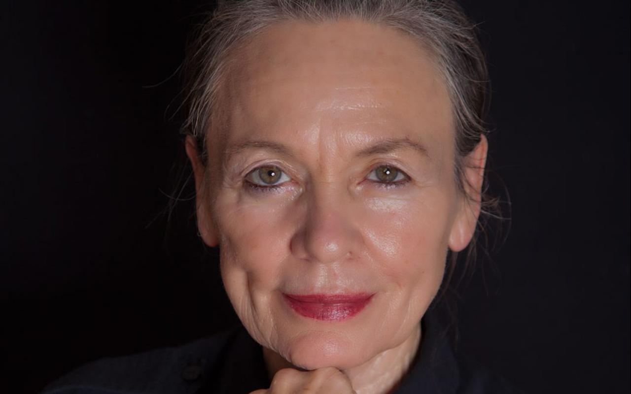 Das Bild zeigt ein Portrait der Giga-Hertz Preisträgerin Laurie Anderson