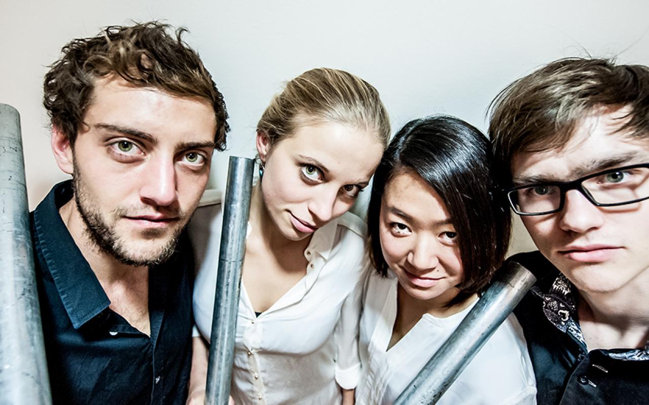 Vierköpfiges Ensemble des Daidalos Percussion Quartet. 