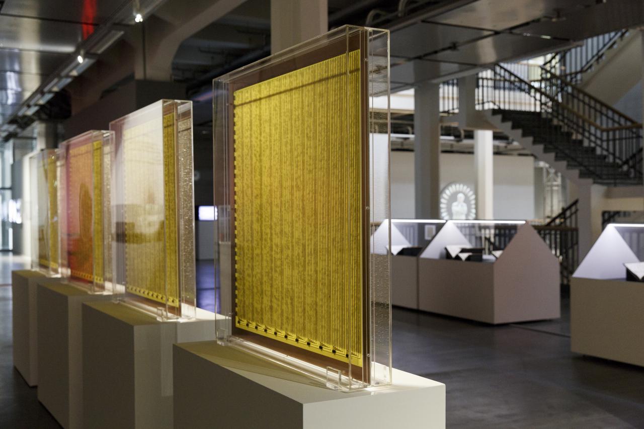 Blick in die Ausstellung »DIA-LOGOS. Ramon Llull und die Kunst des Kombinierens« 