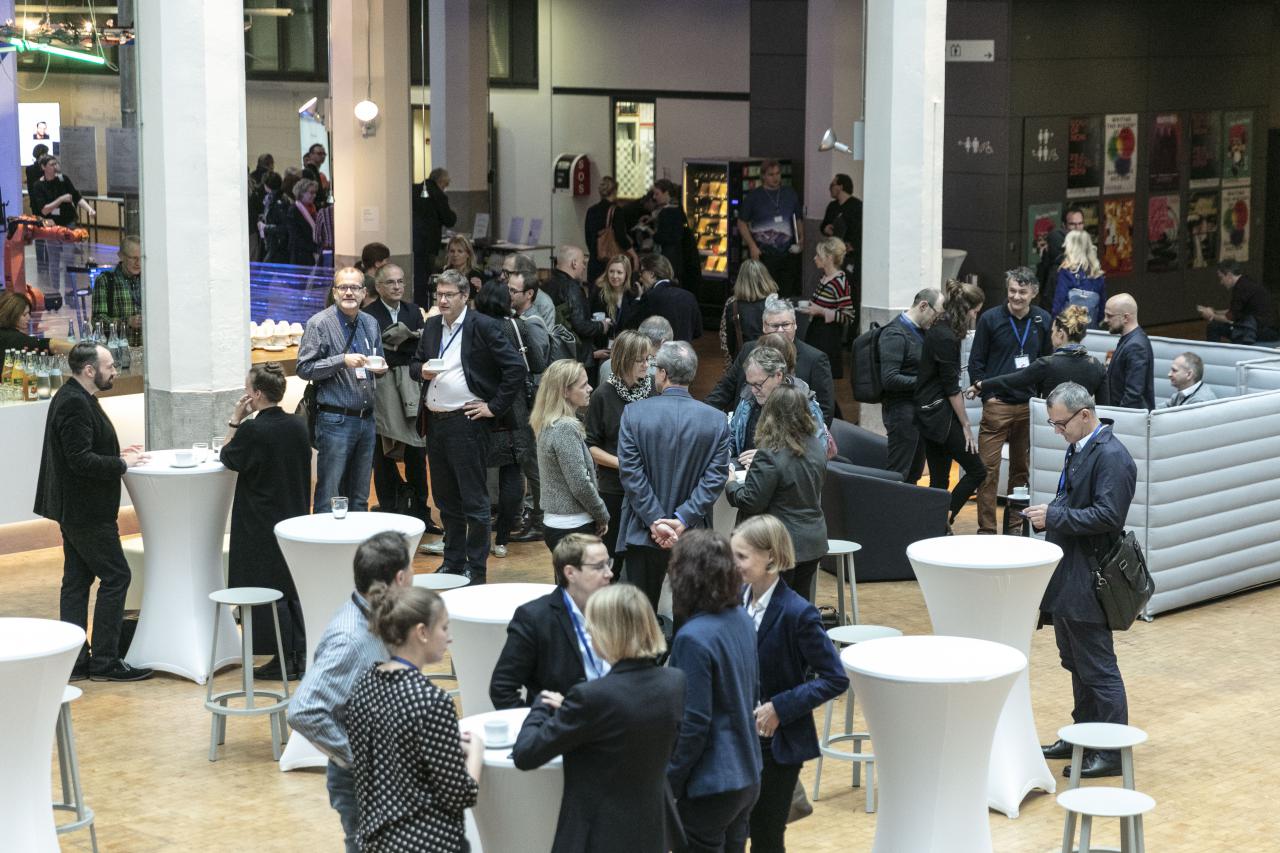 Many people gathered at an event in the context of the forum »Digitale Welten BW« 