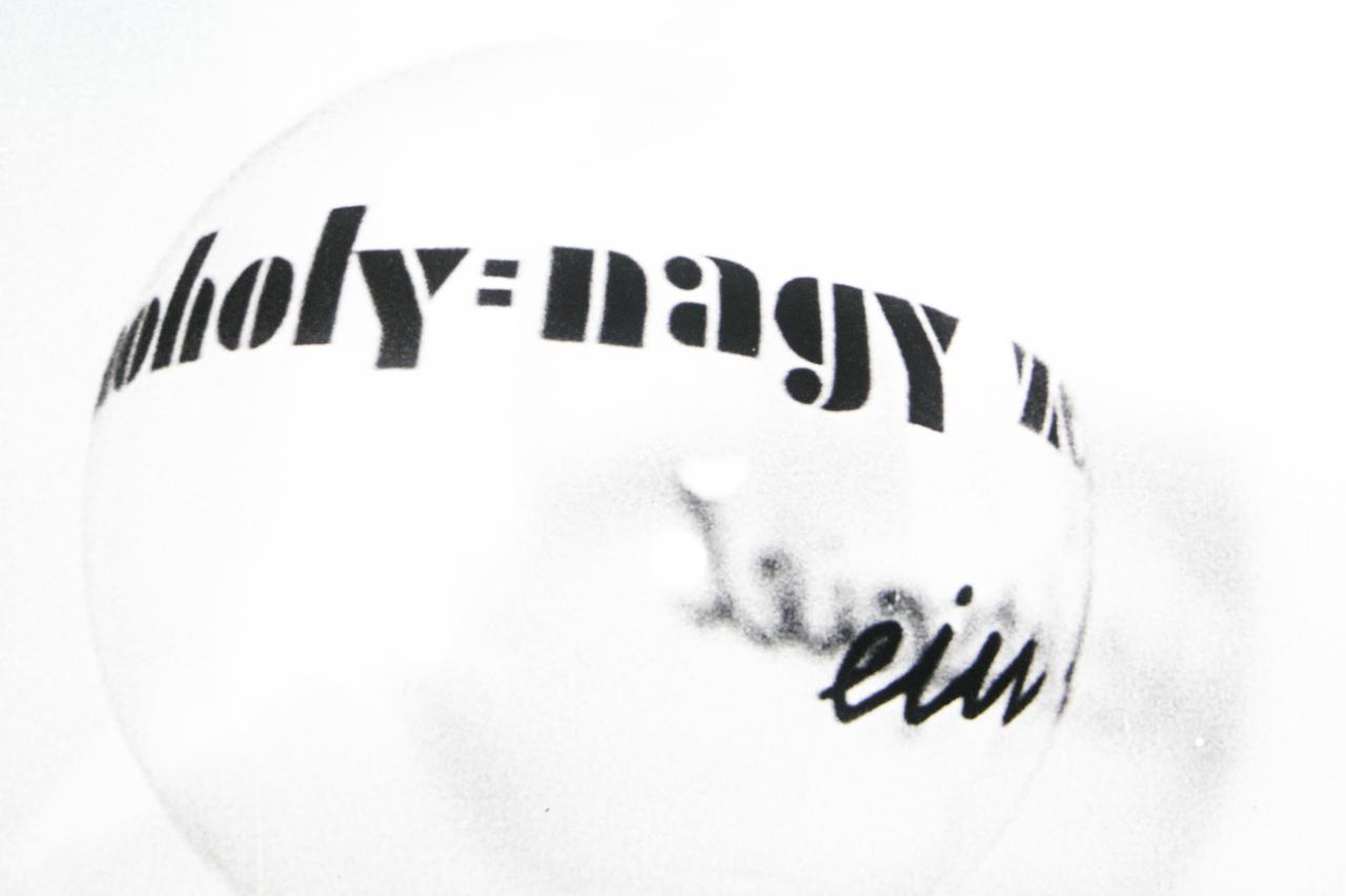 Black and white graphics with the lettering »Moholy-Nagy« on a white ball.