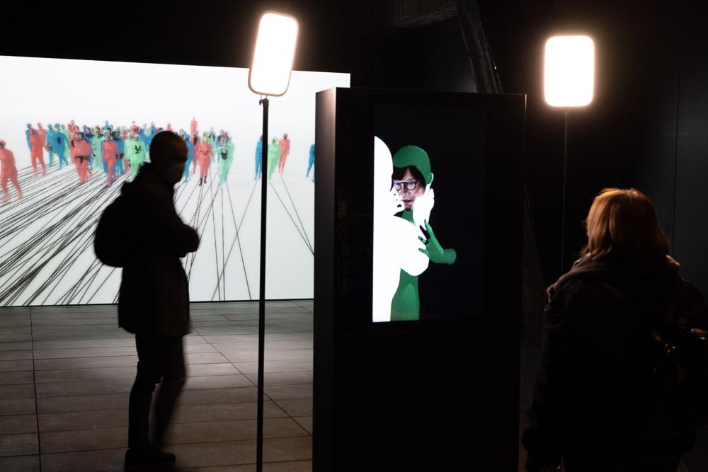 Hanna Haaslahti, »Captured«, 2021 Immersive Installation mit Echtzeit-Gesichtserkennungstechnologie Courtesy die Künstlerin und Diversion Cinema