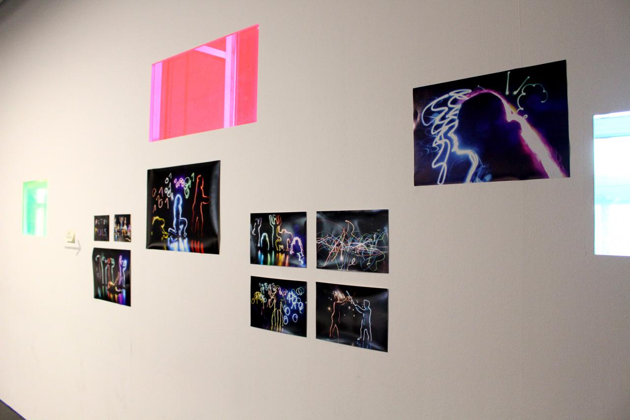 Various photographs can be seen on the wall as part of the »Art im Puls« event.