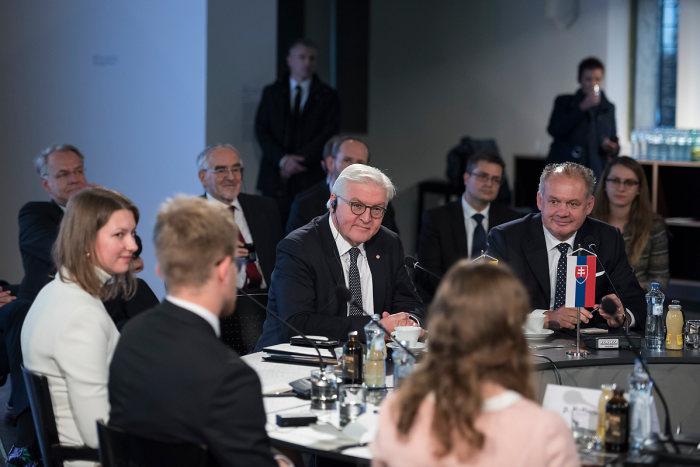 Foreign Minister Frank Walter Steinmeier in a discussion on the future of democracy in the »GLOBAL CONTROL AND CENSORSHIP« exhibition in Žilina. 