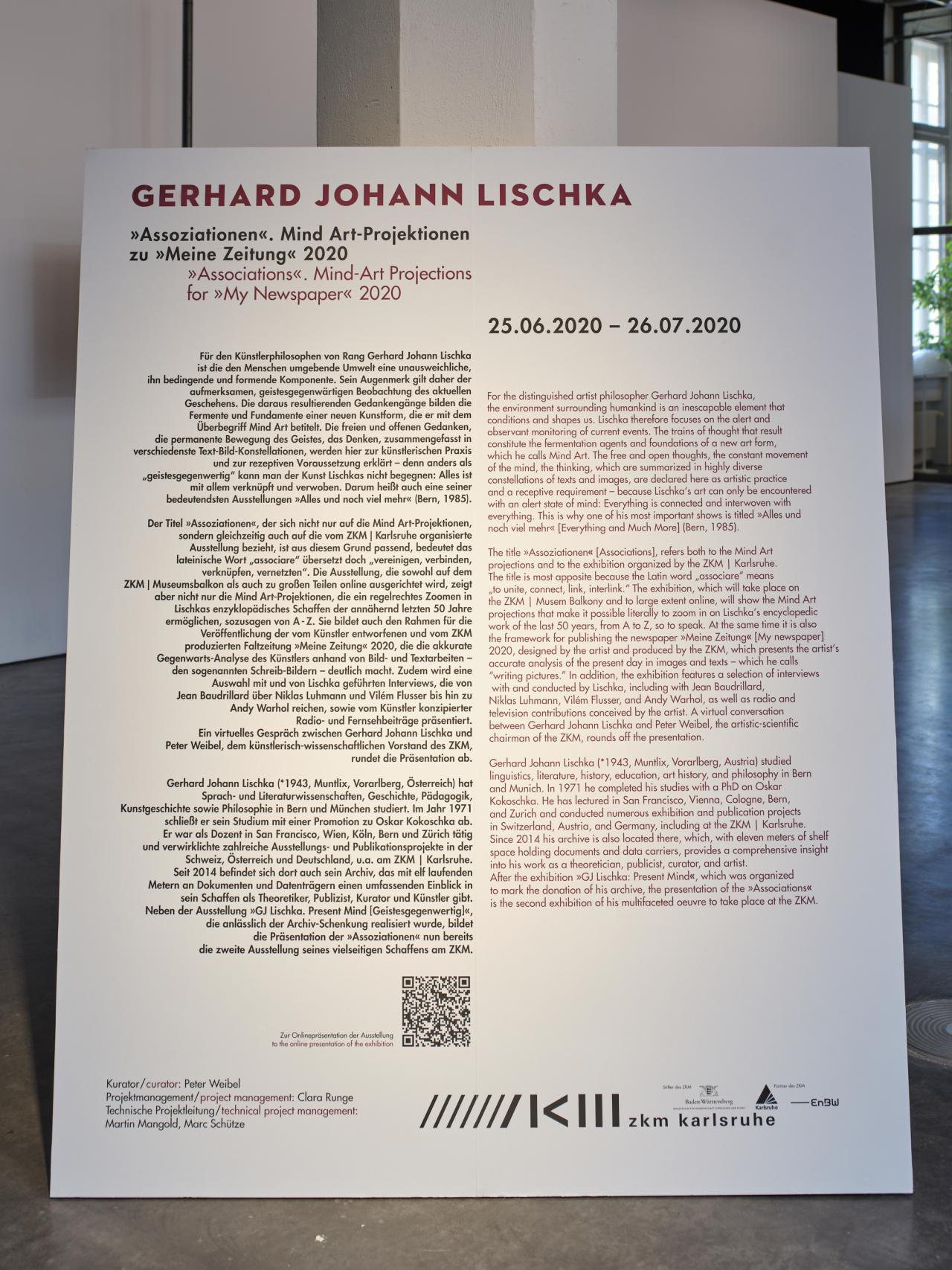 Zu sehen ist eine große Platte mit dem Ausstellungstext zu Gerhard Johann Lischka. 