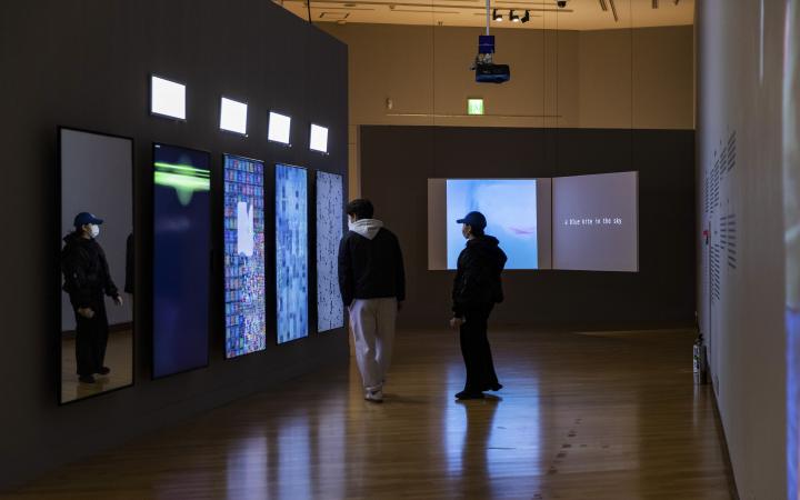 Blick in die Ausstellung »Writing the History of the Future. Signature Works of the Singular ZKM Media Art Collection«, 17. Dezember, 2021 - 3. April, 2022, Gwangju Museum of Art