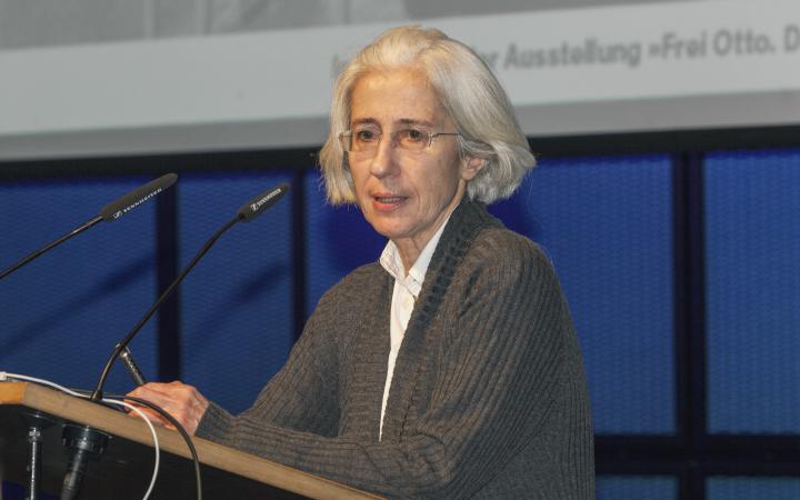  Irene Meissner at her presentation at the Frei Otto Symposium