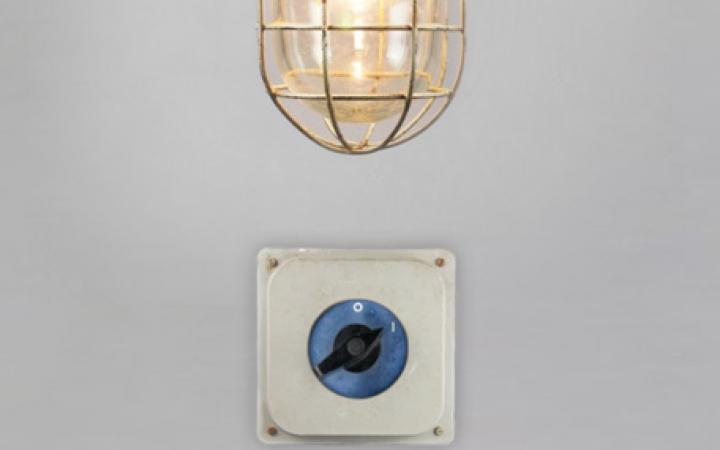 A lit bunker lamp. Including a switch which is set to '1'.
