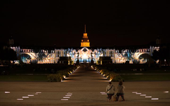 Projected waves on the Karlsruhe palace facade