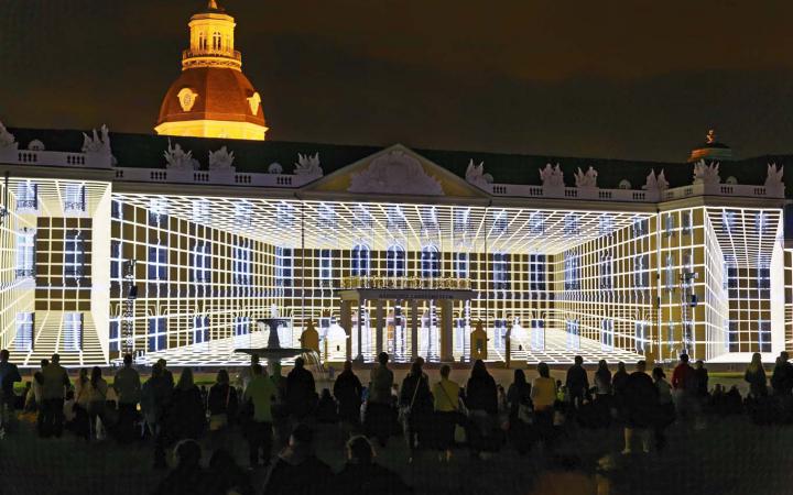 A grid is projected on the Karlsruhe palace