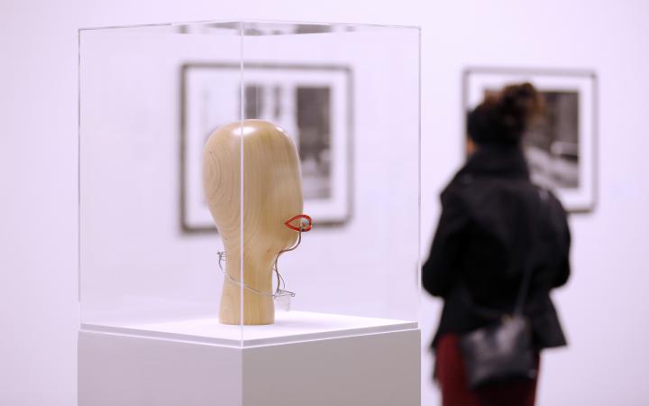 Blick in die Ausstellung »FEMINISTISCHE AVANTGARDE der 1970er-Jahre«