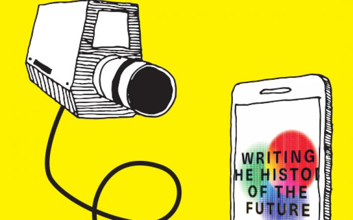 The logo of the exhibition »Writing the History of the Future« can be seen on the screen of a smartphone. To the left of it floats a video camera connected to that smartphone by cable.