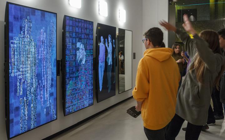 Blick in die Ausstellung »Open Codes. We are Data« in Bilbao