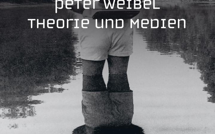 Cover der Publikation »Peter Weibel, Enzyklopädie der Medien«, es zeigt Peter Weibel in Schwarz-Weiß mit einem Bildschirm auf dem Rücken.