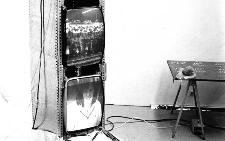 A rack with two screens, a camera on top. On the floor a silver foil.