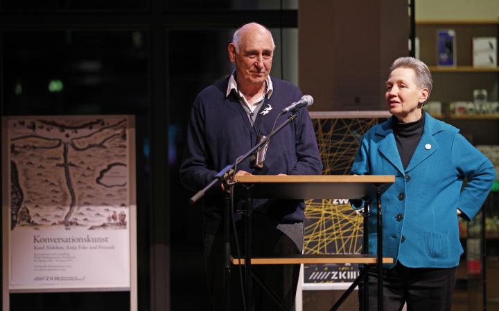 The artist Kurd Alsleben and Antje Eske stand at the lectern.