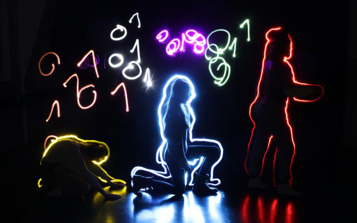 A light show creates different figures in the context of the event »Art im Puls«.