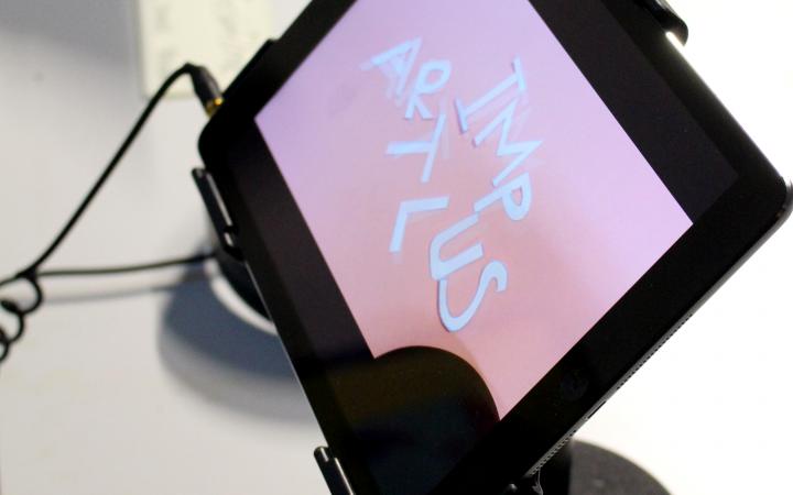 Eine Fotoaufnahme eines iPads im Rahmen der Veranstaltung »Art im Puls«.