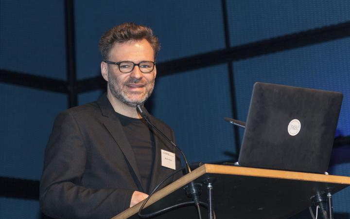  Martin Kunz during his presentation at the Frei Otto Symposium