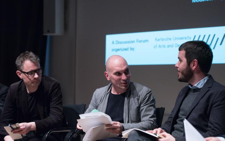 Florian Cramer, Matteo Pasquinelli und Daniel Irrgang bei der Podiumsdiskussion 