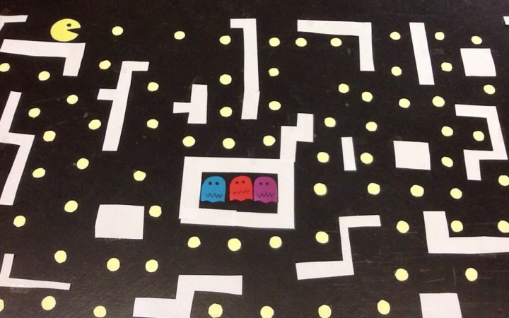 Ergebnis eines Legetrick-Workshops im Stil eines "Pacman" Videospiels