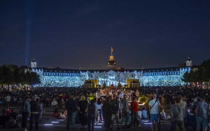 The pictures shows the 3-D Installation »MEMORIES« from the artist László Zsolt Bordos projected on the palace of Karlsruhe during the Schlosslichtspiele 2018.