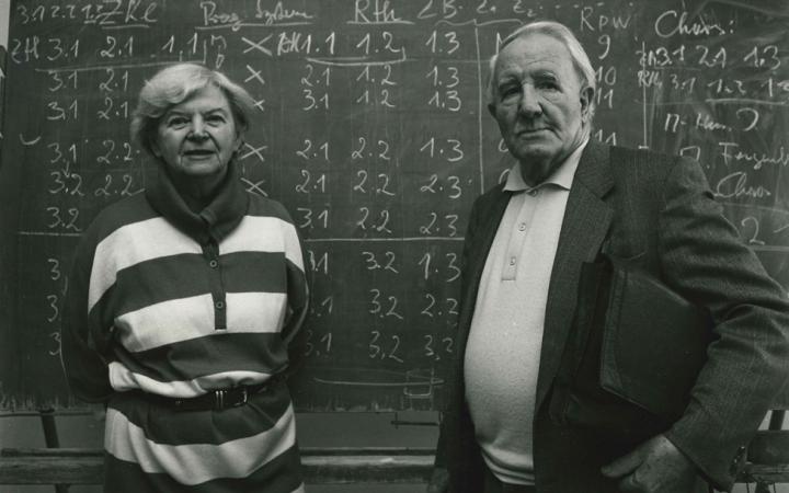 Eberhardt - Elisabeth Walther-Bense und Max Bense im Institut (Foto) - 1988