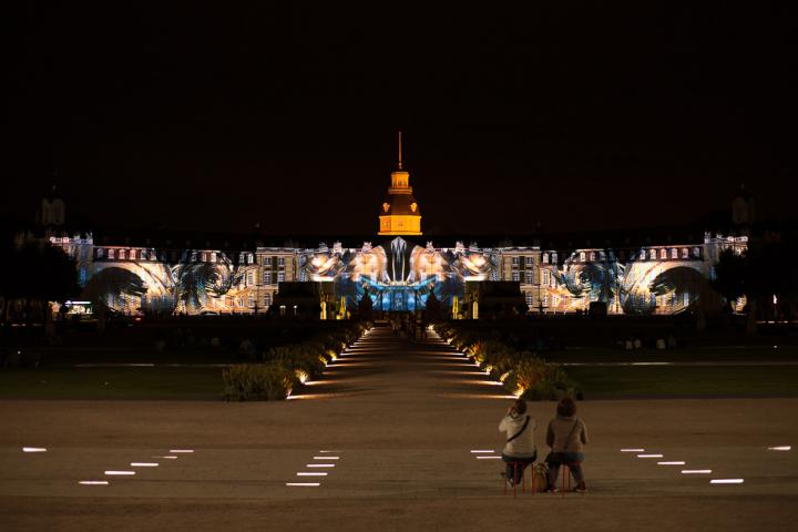 Projected waves on the Karlsruhe palace facade