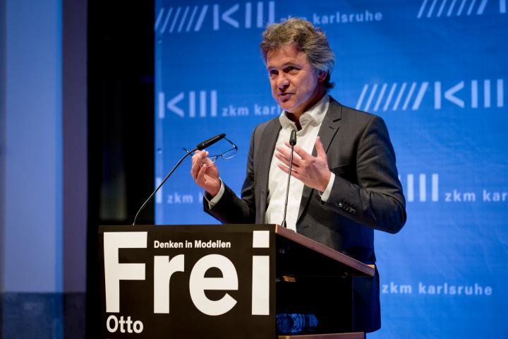 Frank Mentrup bei seiner Rede zur Eröffnung der Ausstellung »Frei Otto. Denken in Modellen«