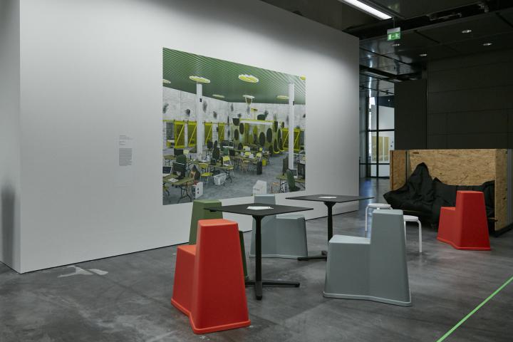 Blick in die Ausstellung »Learning Takes Place«