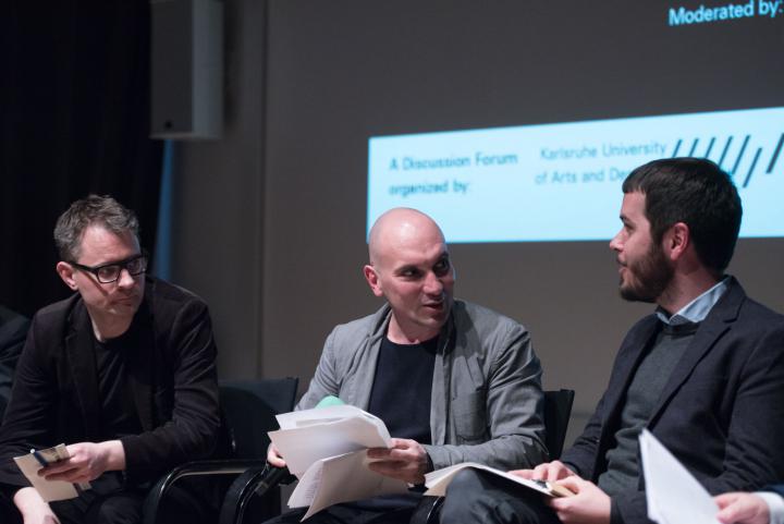 Florian Cramer, Matteo Pasquinelli und Daniel Irrgang bei der Podiumsdiskussion 