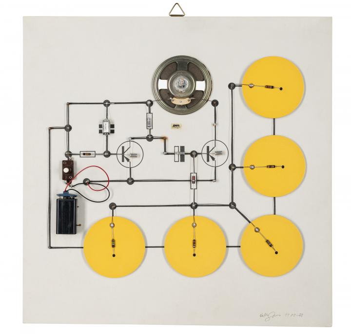 Das "Tastbild" von Walter Giers. Vier gelbe Scheiben, gelötete Drähte und Lautsprecher.