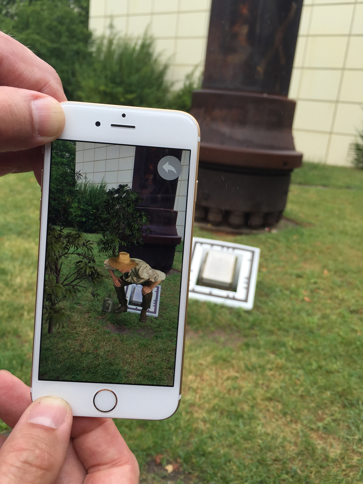 Somebody turns a smartphone towards the augmented reality marker at the Haber-Bosch-column at the KIT.KIT