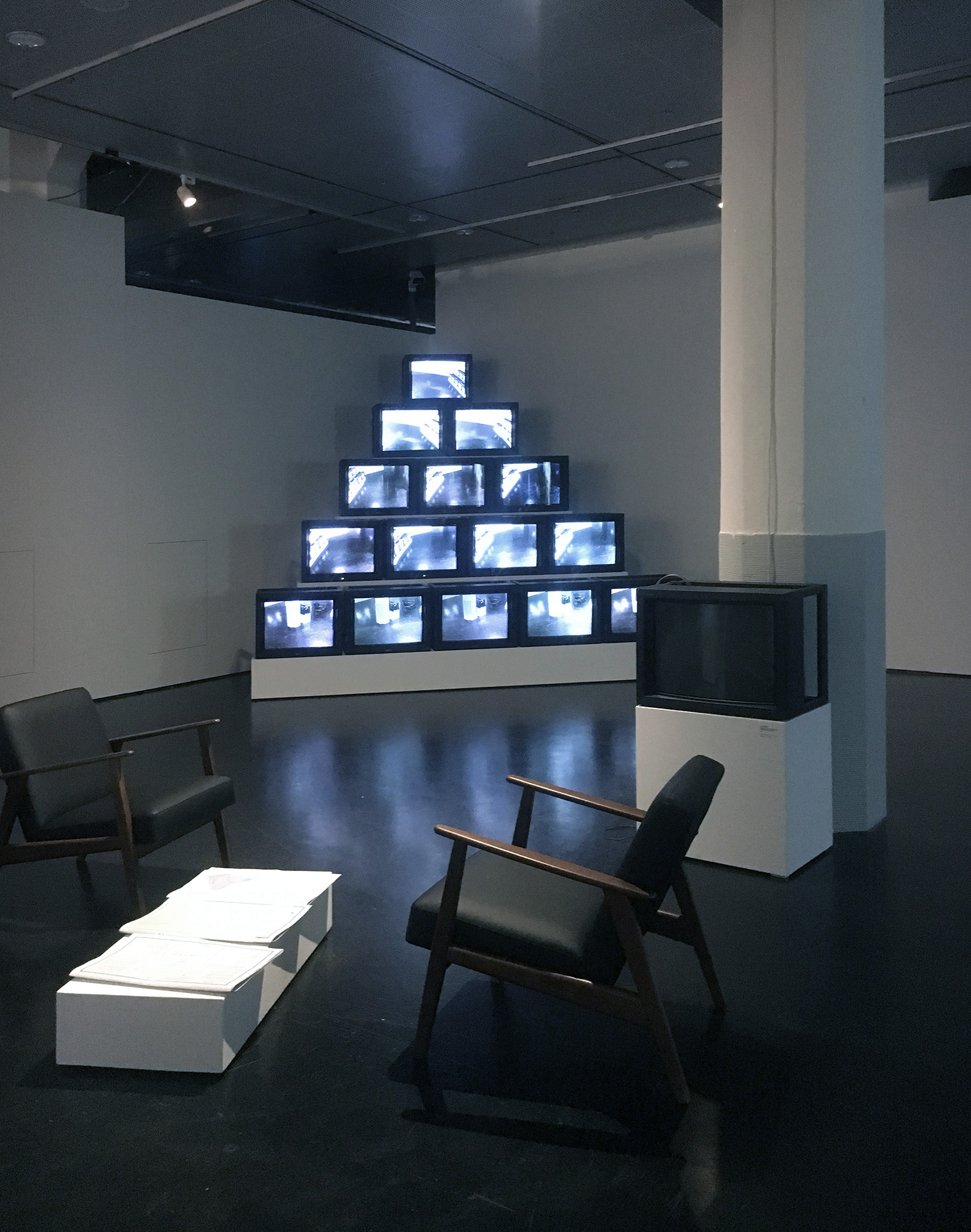 View of the exhibition »Radical Software«: View of the video installation »Track Trace« by Frank Gillette.